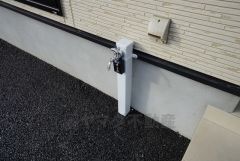 あると便利な外水栓。ガーデニングに、洗車に、泥遊びやペットの散歩の後に。