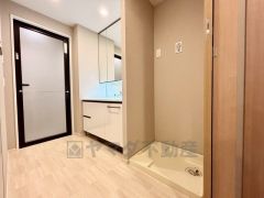 充分なスペースを確保した洗面脱衣室。