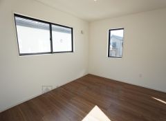 同仕様写真。各部屋に収納が完備されているので、お荷物が増えても安心の設計です。