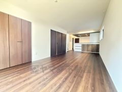 温かみのある雰囲気と、キッチンでの作業性を兼ね備え、家族の笑顔あふれる団らんのひと時をお過ごしいただける設計になっています。