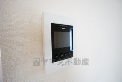 防犯性、セキュリティ対策に安心できるテレビモニター付きインターフォンです。セールスマン対策にもなり安心できます。