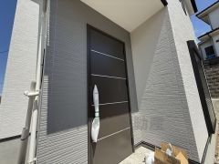 家の顔となる玄関扉がかっこいいと、たくさんの人を招き入れたくなりますね＾＾