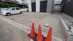 3台まで並列駐車できるので、急な来客時やお子様が成人して車を所有するようになっても安心です。