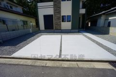 駐車スペースはゆとりある4台分を確保。マイカー用に、お客さま用に、余裕を持ってご利用いただけます。