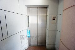 重い荷物を運ぶのにも便利なエレベーター付です。セキュリティ充実。安心のできる暮らしをご提供致します。
