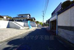 現地（2025年4月28日）撮影。大型車の通行が少なく、騒音や振動が少ないので静かで快適な生活を送れます。