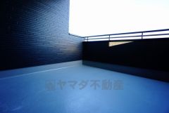 陽当たりの良いバルコニーです。お洗濯やお布団干しはもちろん、日光浴スペースにも。