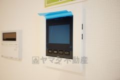 防犯性、セキュリティ対策に安心できるテレビモニター付きインターフォンです。セールスマン対策にもなり安心できます。