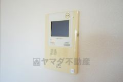 防犯性、セキュリティ対策に安心できるテレビモニター付きインターフォンです。セールスマン対策にもなり安心できます。
