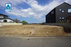 2号棟。現地（2026年10月14日）撮影。パントリー、2階にファミリークローク、ウォークインクローゼット付き＾＾収納場所に困りませんね＾＾