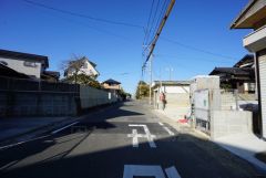 現地（2025年12月9日）撮影。住人以外の車の進入も少なく、小さなお子様を持つご家庭にも安心です。