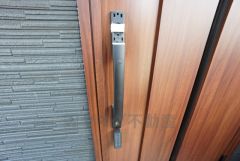 かざすだけで開閉できる、タッチキー採用の玄関。お買い物帰りで、両手がふさがってきても簡単に中に入れます＾＾