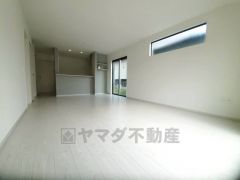 断熱性能の窓ガラスを採用。省エネ、光熱費カットにも貢献します。夏は涼しく、冬は暖かく快適に過ごせますよ＾＾