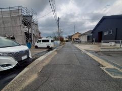 現地（2025年12月16日）撮影。住人以外の車の進入も少なく、小さなお子様を持つご家庭にも安心です。