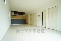 断熱性能の窓ガラスを採用。省エネ、光熱費カットにも貢献します。夏は涼しく、冬は暖かく快適に過ごせますよ＾＾