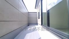 陽当たりの良いバルコニーです。お洗濯やお布団干しはもちろん、日光浴スペースにも。足元は防水工事施工済です。