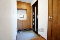 ご家族の靴をスッキリと片付けられるシューズボックス付きの玄関です＾＾スッキリと片付いた玄関は気持ちがいいです。