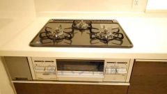 複数の調理を一度に行うことができる3口コンロ。効率よくお料理が出来ます。毎日のお料理も楽しくなりますね＾＾