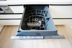 炊事時間を大幅に短縮できる食器洗浄乾燥機付き＾＾食器を洗う手間が減るので家族とのコミュニケーションの時間や自分の時間が増えますね。