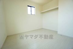 オープンクローゼットは、扉の開閉動作がないので荷物の出し入れがスムーズになります。衣類を綺麗にまとめておしゃれにまとめれば、お部屋のアクセントにもなります＾＾
