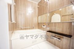 足を伸ばせる浴槽で毎日の疲れを癒してください。