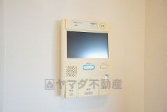 オートロックとモニター付きインターホン装備で女性やお子様も安心。充実のセキュリティで暮らしをサポートします。