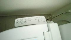 温水、暖房、ウォシュレット付の高機能トイレです。