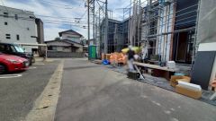 現地（2025年10月2日）撮影。大型車の通行が少なく、騒音や振動が少ないので静かで快適な生活を送れます。