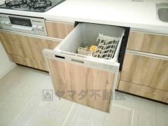 時間を大幅に短縮できる食器洗浄乾燥機付きキッチンです＾＾冬場の洗い物で手荒れの悩みもなくなります。