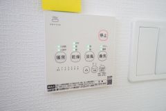 浴室暖房乾燥機付き＾＾梅雨の時期や花粉、PM2.5が酷いときなどの洗濯を干すのに重宝しそうですね＾＾