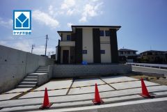 三苫駅徒歩13分、都心へのアクセス良好。スーパーやコンビニなども近く周辺環境充実。快適でゆとりのある生活空間で新生活を始めましょう^^