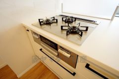 複数の調理を一度に行うことができる3口コンロ。効率よくお料理が出来ます。毎日のお料理も楽しくなりますね＾＾