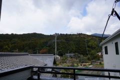 バルコニーからは緑豊かな景色を楽しむことが出来ます。