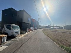 現地（2026年2月12日）撮影。大型車の通行が少なく、騒音や振動が少ないので静かで快適な生活を送れます。