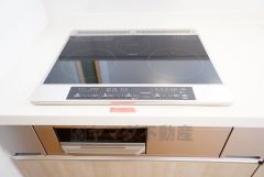 汚れてもサッとふける、お手入れのしやすいIHクッキングヒーター。オール電化なので経済的です。