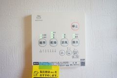 浴室暖房乾燥機には、暖房、乾燥、涼風、換気の4つの機能が付いています。タイマー付きです。換気・雨の日の洗濯も安心です＾＾