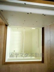 キッチンにある床下収納は、居住スペースを減らさずに買い置きの調味料や非常食などを保管することができます。