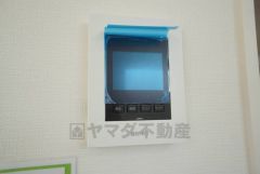 防犯性、セキュリティ対策に安心できるテレビモニター付きインターフォンです。セールスマン対策にもなり安心できます。