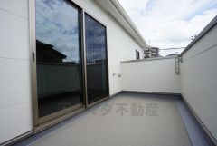 陽当たりの良いバルコニーです。お洗濯やお布団干しはもちろん、日光浴スペースにも。