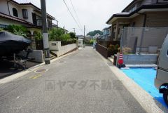 現地（2025年7月1日）撮影。 大型車の通行が少なく、騒音や振動が少ないので静かで快適な生活を送れます。