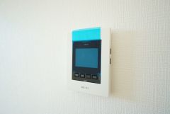 防犯性、セキュリティ対策に安心できるテレビモニター付きインターフォンです。セールスマン対策にもなり安心できます。