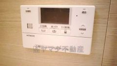 湯量・湯温の設定、そして保温までワンタッチのフルオートバス。便利な追い炊き機能付きです。