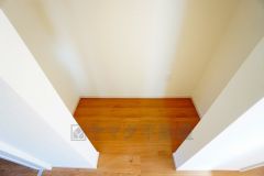 まとめ買いしてもこの収納量なら心配要らずのパントリー。調理家電や食品のストックをすっきりまとめられ、キッチン周りを広々使えます。