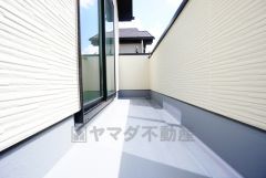 陽当たりの良いバルコニーです。お洗濯やお布団干しはもちろん、日光浴スペースにも。