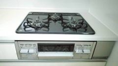 複数の調理を一度に行うことができる3口コンロ。効率よくお料理が出来ます。毎日のお料理も楽しくなりますね＾＾