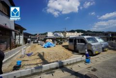 現地（2026年8月25日）撮影。周辺は落ち着いた住宅街。車通りも少なく安心です。快適でゆとりのある生活空間で新生活を始めましょう^^
