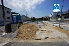 現地（2026年8月3日）撮影。角地。3沿線利用可。千早駅徒歩13分＾＾舞松原小学校徒歩8分、多々良中学校徒歩7分＾＾