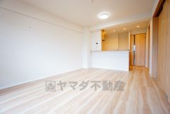 温かみのある雰囲気と、キッチンでの作業性を兼ね備え、家族の笑顔あふれる団らんのひと時をお過ごしいただける設計になっています。