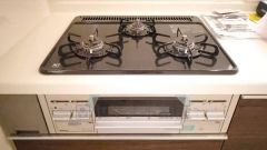 複数の調理を一度に行うことができる3口コンロ。効率よくお料理が出来ます。毎日のお料理も楽しくなりますね＾＾