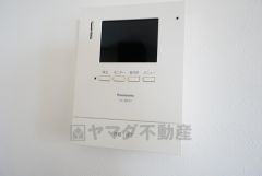 防犯性、セキュリティ対策に安心できるテレビモニター付きインターフォンです。セールスマン対策にもなり安心できます。